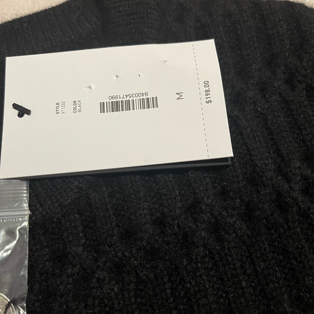 Bloomingdales’s Cashmere 2ply beautiful and very soft - Picture 5 of 16
